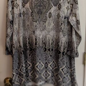 ONE WORLD Gray and White Boxy Tunic Top